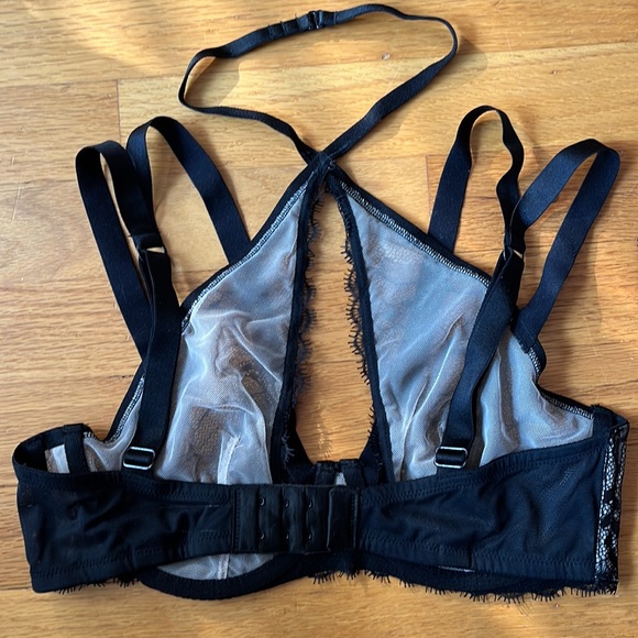 Victoria’s Secret unlined strappy halter bra - 34D - Picture 5 of 7
